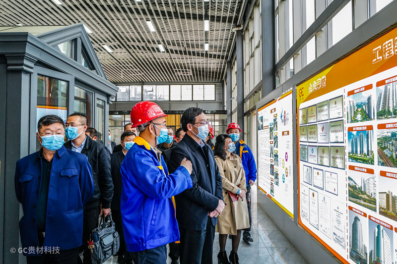 施波：貴州省工商聯副主席   徐紅：貴陽市委常委、市委統戰部部長
