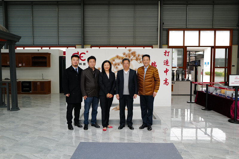 陳剛：貴州鋁廠黨委書記；中國鋁業貴州分公司總經理
